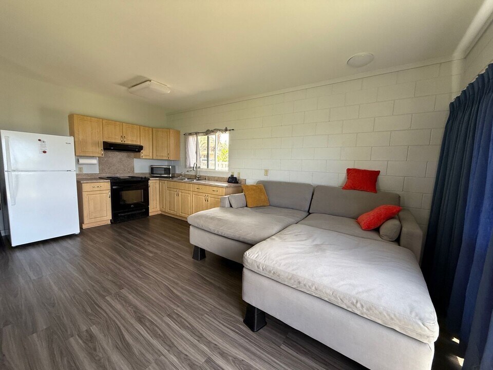 54-001 Pipilani Pl in Hauula, HI - Building Photo