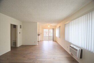 10843 Kling St in Los Angeles, CA - Building Photo - Building Photo