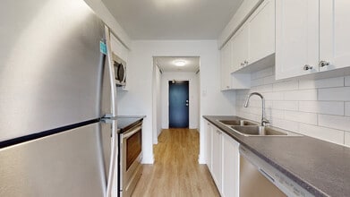 Empress Gates Apartments in London, ON - Building Photo - Building Photo