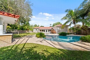 10626 NE 10th Ct in Miami Shores, FL - Building Photo