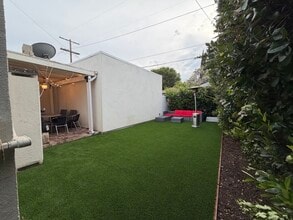 5903 Texhoma Ave in Encino, CA - Foto de edificio - Building Photo