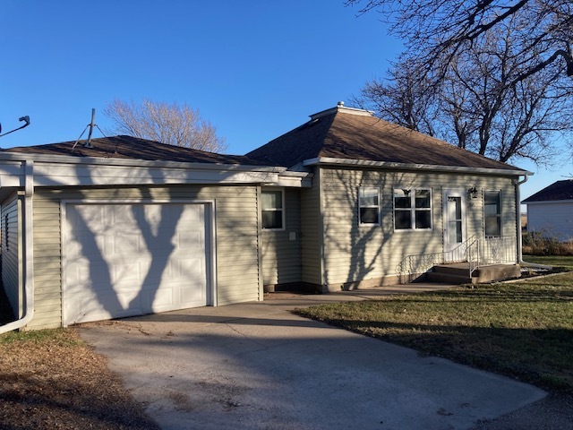 5545 Coal Chute Rd in Kearney, NE - Foto de edificio