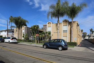 Palm Towers Apartments in El Cajon, CA - Building Photo - Building Photo