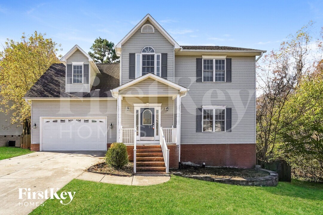 2013 Lancey Dr in Thomasville, NC - Foto de edificio