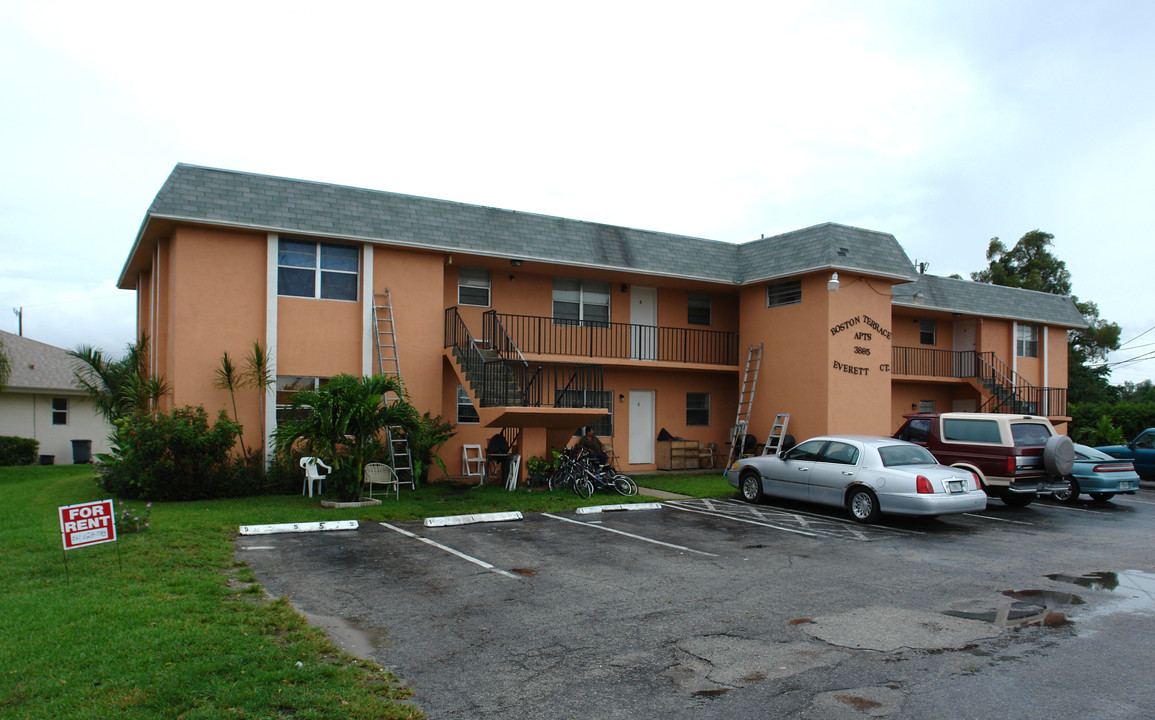 Boston Terrace Apartments in Lake Worth, FL - Building Photo