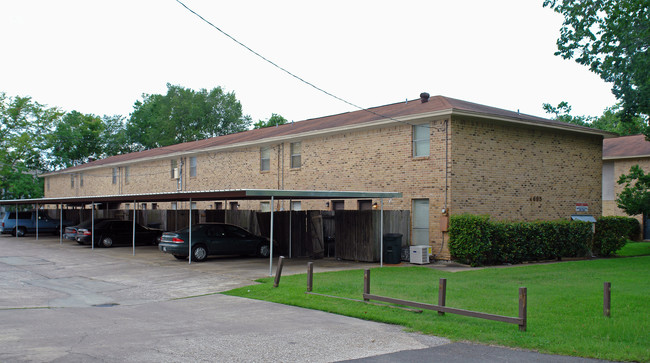 Collier Square Townhomes in Beaumont, TX - Building Photo - Building Photo