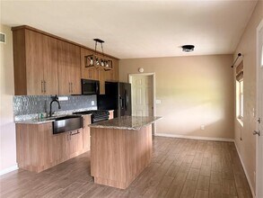 201 Bradshaw Dr in Sanford, FL - Building Photo - Building Photo