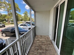 2650 Coconut Bay Ln, Unit 518 in Sarasota, FL - Building Photo - Building Photo