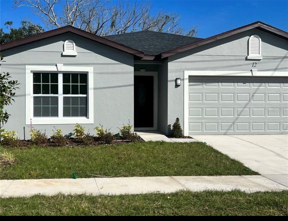 12 E Murphy St in Davenport, FL - Building Photo