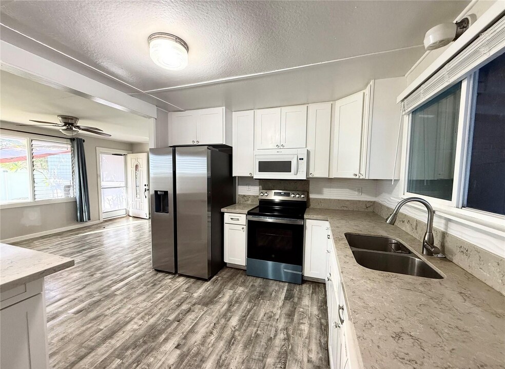 68-99-226 Au St in Waialua, HI - Building Photo