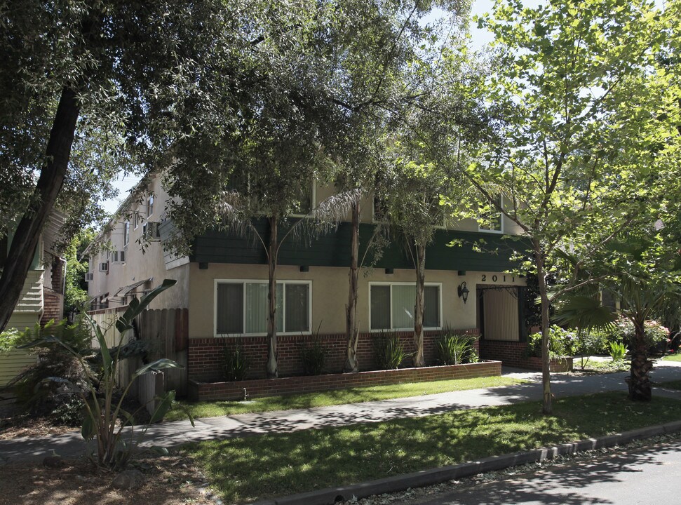 2011 E St in Sacramento, CA - Building Photo