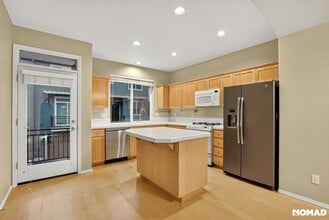 2288 NW Oak Knoll Pl in Beaverton, OR - Building Photo - Building Photo