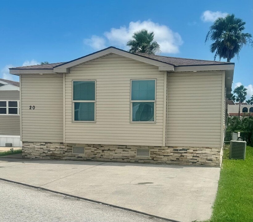 20 Conch Dr in Port Isabel, TX - Building Photo