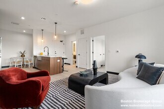 600 E Broadway in Boston, MA - Foto de edificio - Building Photo