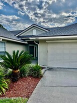 1861 Copper Stone Drive in Fleming Island, FL - Building Photo