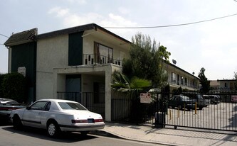 Ramona Street Apartments in Bellflower, CA - Building Photo