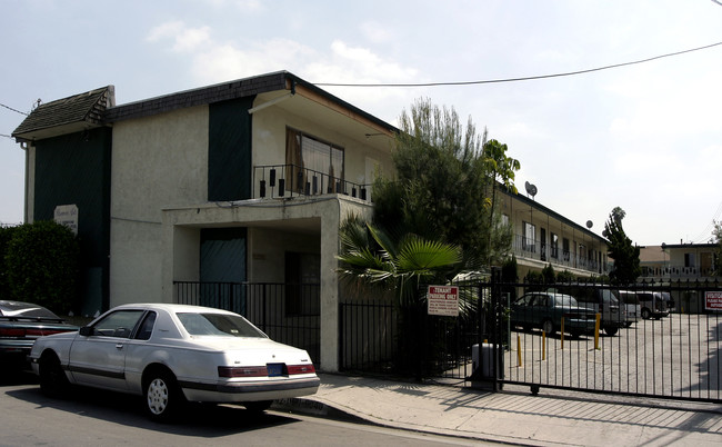 Ramona Street Apartments in Bellflower, CA - Foto de edificio - Building Photo