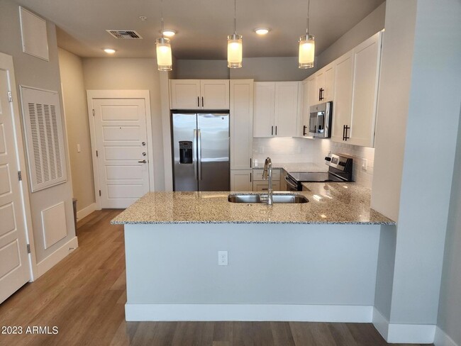 7460 N Zanjero Blvd, Unit A1 in Glendale, AZ - Foto de edificio - Building Photo