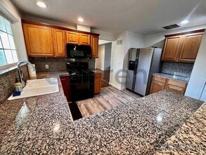 16719 NE 20th St in Bellevue, WA - Foto de edificio - Building Photo