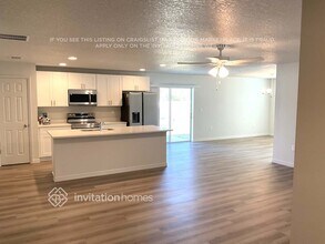 813 New Zealand Ave NW in Palm Bay, FL - Foto de edificio - Building Photo