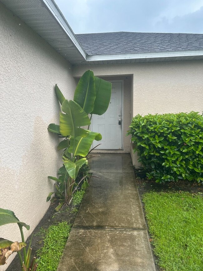 4756-4758 28th St SW in Lehigh Acres, FL - Building Photo - Building Photo