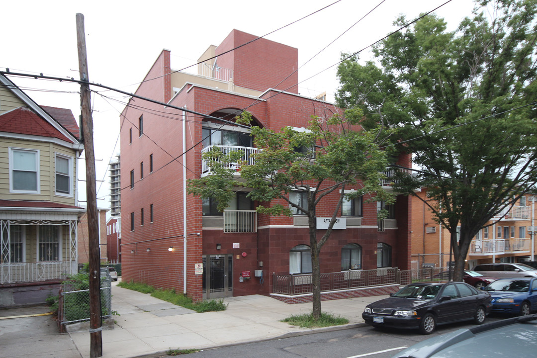 Park View Apartments in Astoria, NY - Foto de edificio