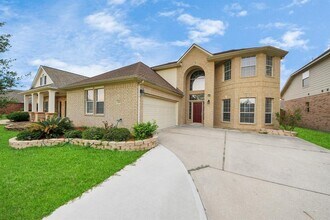 930 Allisa St in Stafford, TX - Foto de edificio - Building Photo