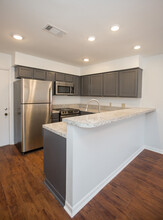 2112 E Airline Rd in Victoria, TX - Building Photo - Building Photo