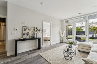 140 W Webster Ave in Roselle Park, NJ - Foto de edificio - Building Photo