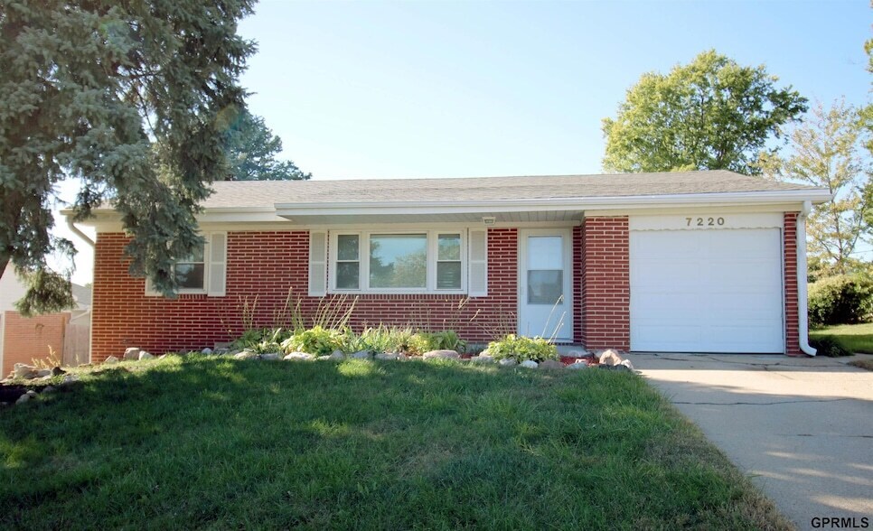 7220 Blue Ridge Dr in Bellevue, NE - Building Photo