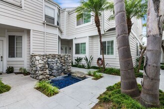 406 E Bay Ave in Newport Beach, CA - Building Photo - Building Photo