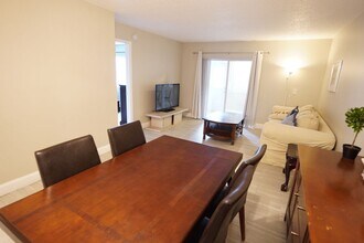 3000 Sunrise Lakes Dr W in Sunrise, FL - Building Photo - Building Photo