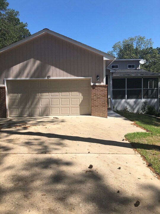 95 Meadow Spring Ln in Sanford, NC - Building Photo