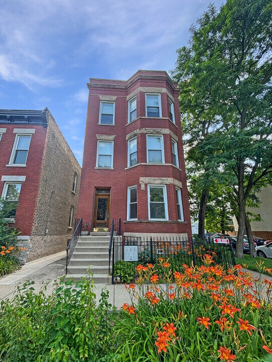 2501 N Artesian Ave in Chicago, IL - Building Photo
