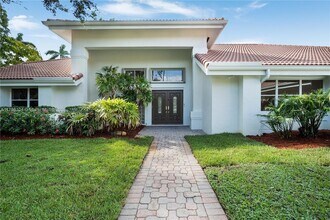 9818 SW 111th Terrace in Miami, FL - Building Photo - Building Photo