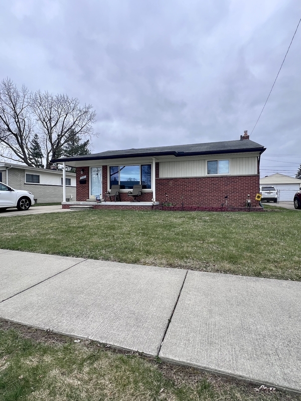 1291 N Selfridge Blvd in Clawson, MI - Foto de edificio - Building Photo