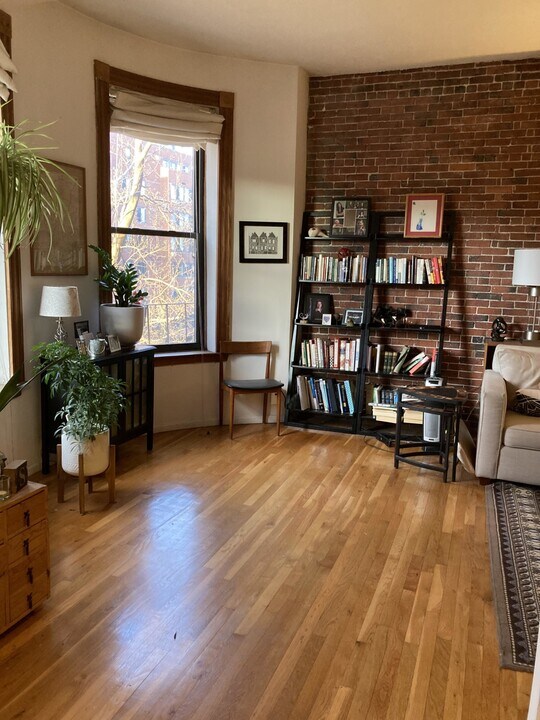 752 Tremont St, Unit 1 in Boston, MA - Foto de edificio