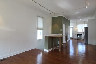 526 Troost Ave in Kansas City, MO - Foto de edificio - Building Photo