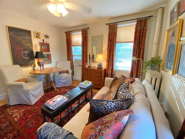 11 Ellery St, Unit 6 in Cambridge, MA - Foto de edificio - Building Photo