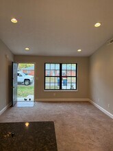 1107 E 105th St in Indianapolis, IN - Foto de edificio - Building Photo