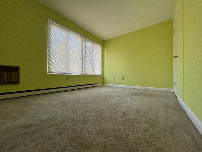 6 Ternay Garden St in Providence, RI - Foto de edificio - Building Photo