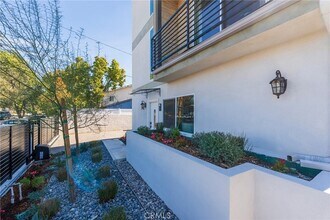 712 Chestnut Ave in Los Angeles, CA - Building Photo - Building Photo