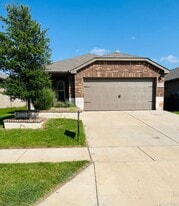 2544 Russell St in Crandall, TX - Building Photo