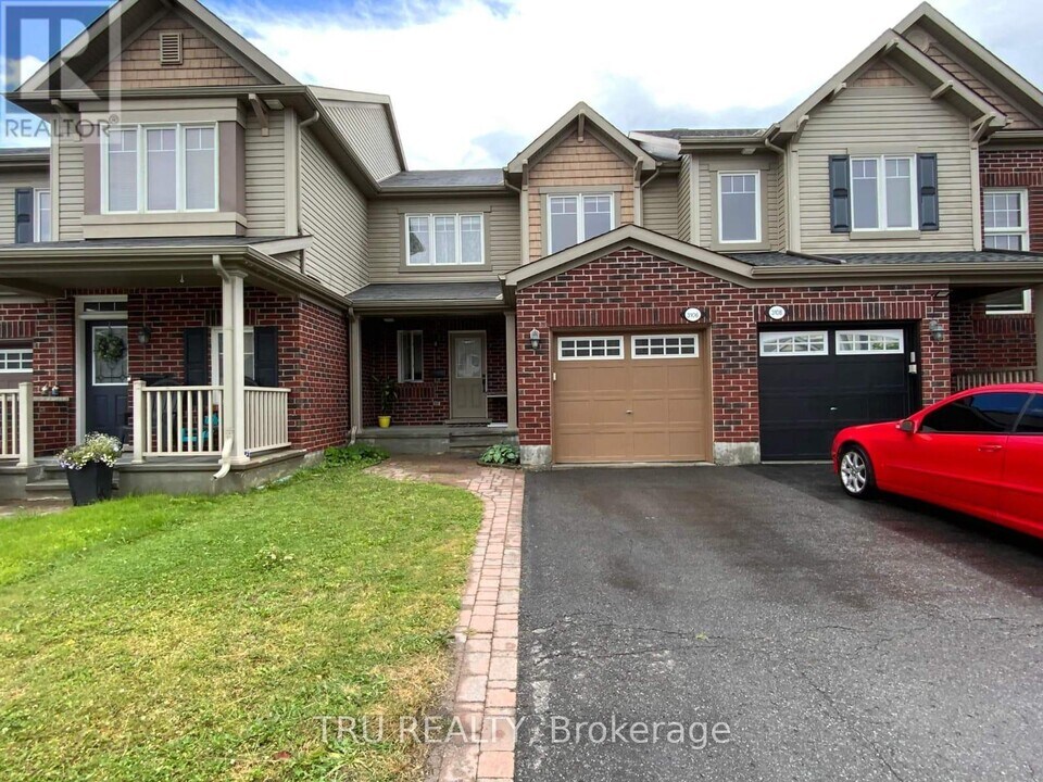 3106 Burritts Rapids Pl in Ottawa, ON - Building Photo