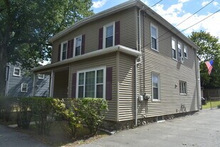 469 Walnut St, Unit 469 Walnut in Saugus, MA - Building Photo