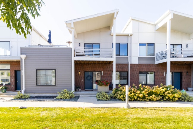 property at 465 SW 12th St