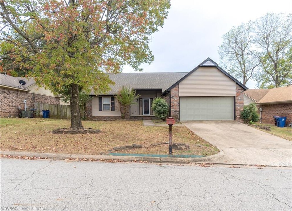 1708 Prestwick Dr in Fort Smith, AR - Building Photo