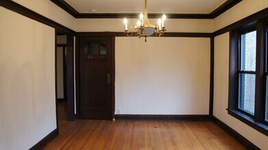 2516 N Sawyer Ave in Chicago, IL - Building Photo - Building Photo