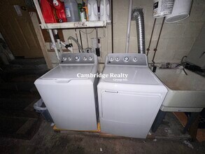 21 Sartwell Ave, Unit 3 in Somerville, MA - Foto de edificio - Building Photo