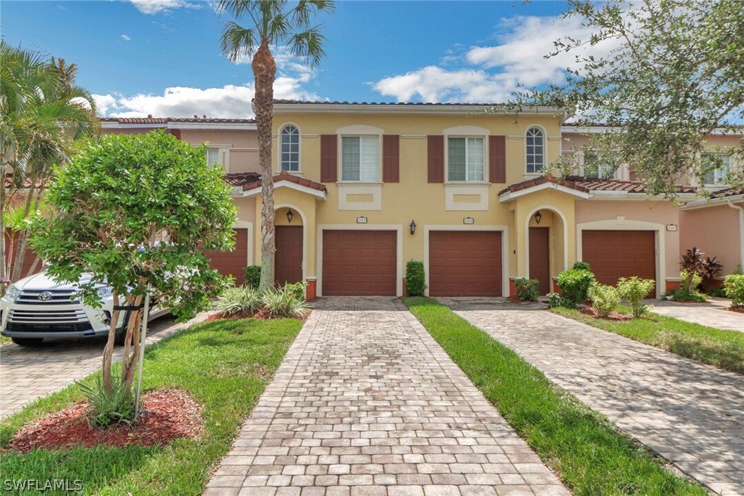 10127 Villagio Gardens Ln in Estero, FL - Building Photo